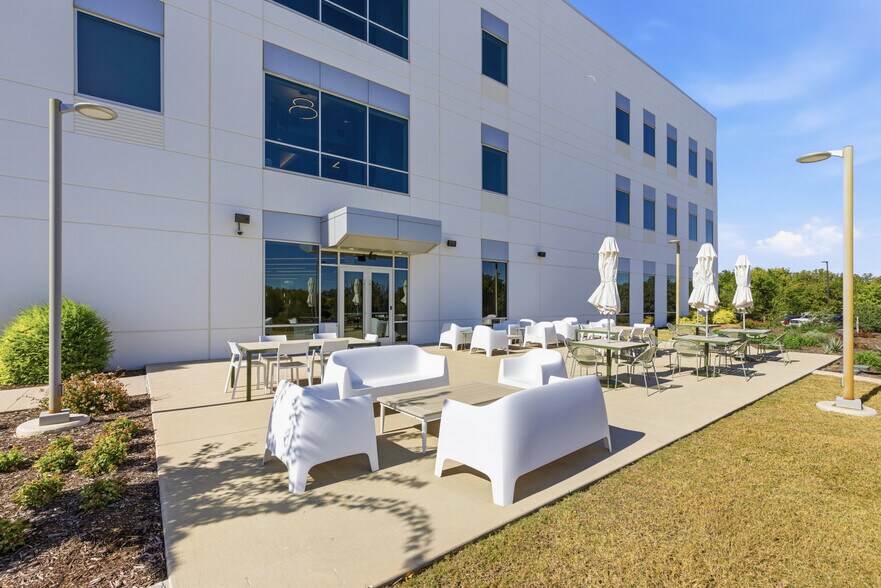 More Photos Of 1021 Grace Ln, Southlake Office For Sale