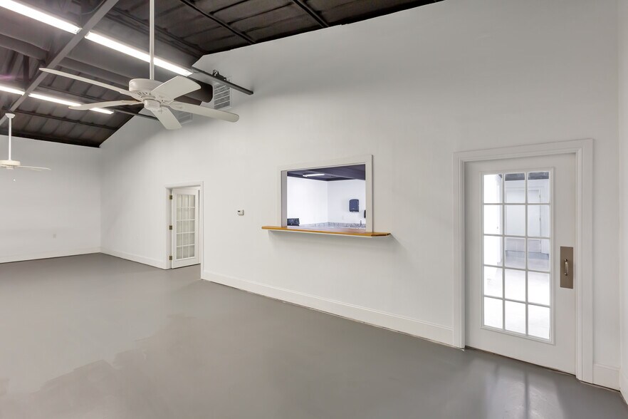 More Photos Of 1715 N FM Road 51, Springtown Flex For Sale