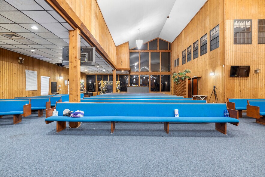 More Photos Of 10511 Main St, Thonotosassa Religious Facility For Sale