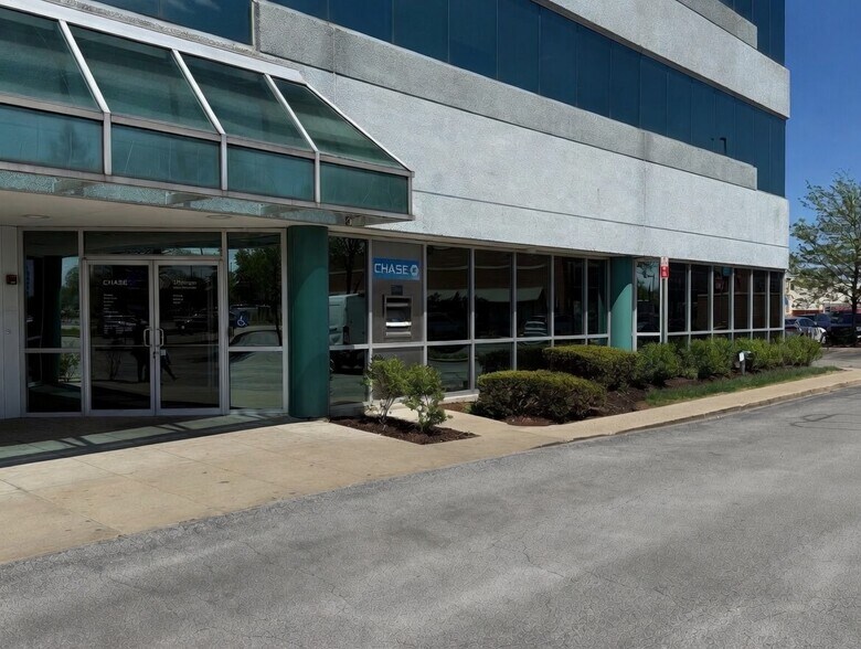 More Photos Of 5550 W Touhy Ave, Skokie Office For Lease