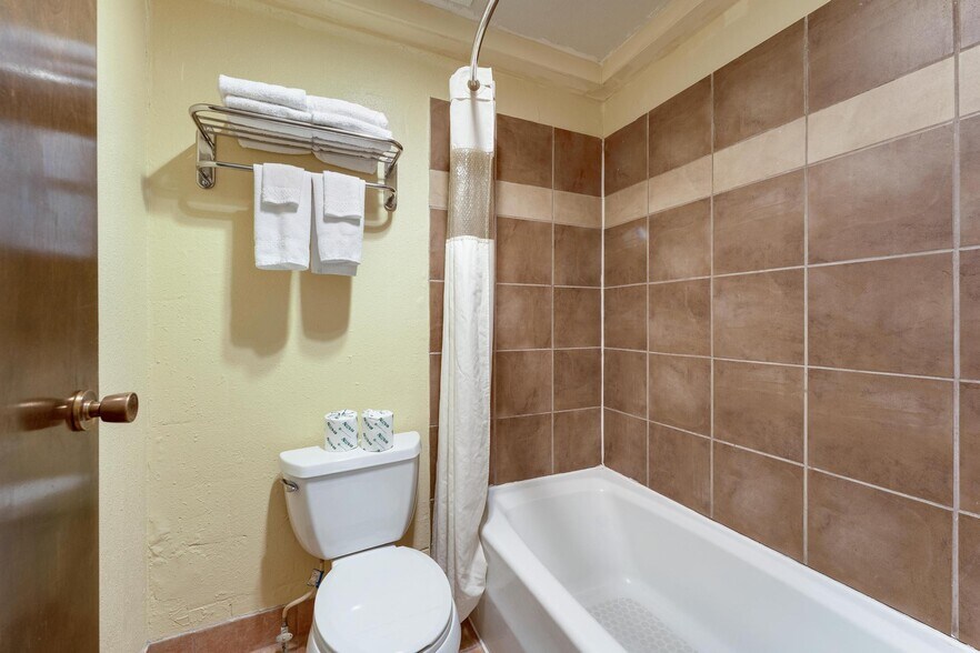 More Photos Of 260 W Main St, Vernal Hotel For Sale