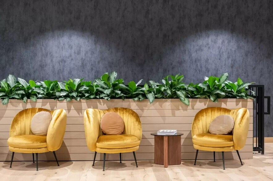 More Photos Of 200 Central Ave, Saint Petersburg Coworking Space