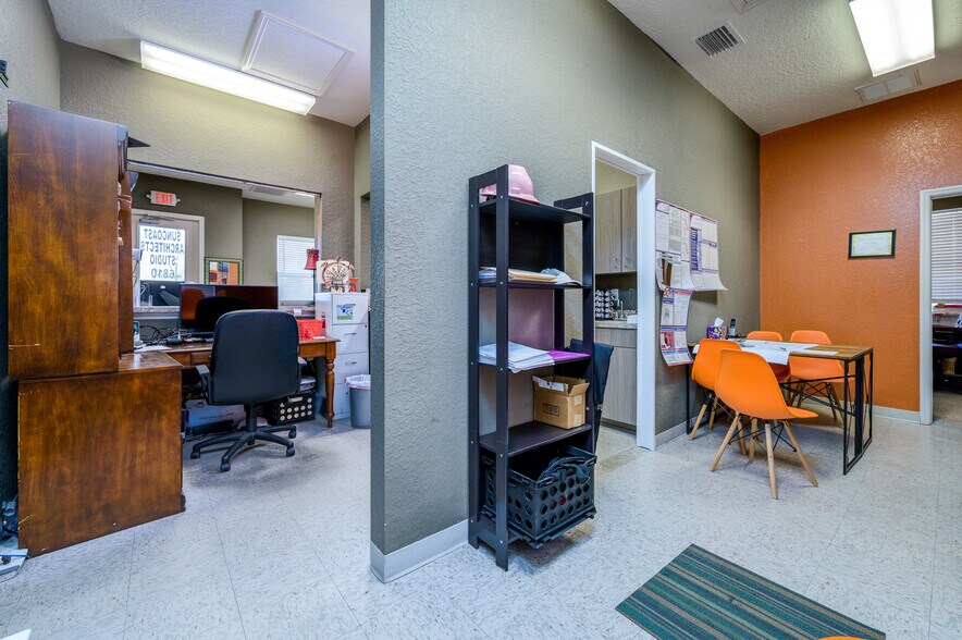 More Photos Of 6800-6810 Mariner Blvd, Spring Hill Office For Sale