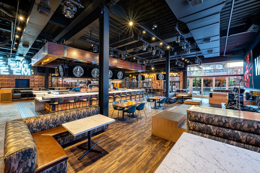 More Photos Of 1942-1946 Market St, Denver Bar For Sale