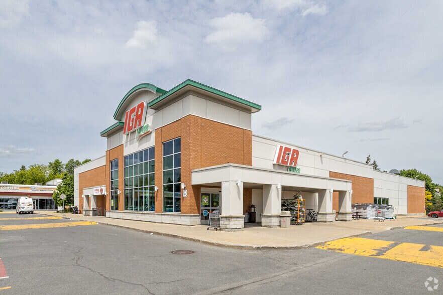 More Photos Of 3701-3725 Boul Saint-Charles, Kirkland Unknown For Lease