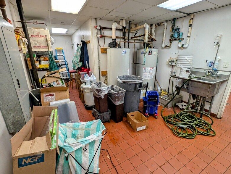 More Photos Of 5101 Center St, Williamsburg Restaurant For Sale