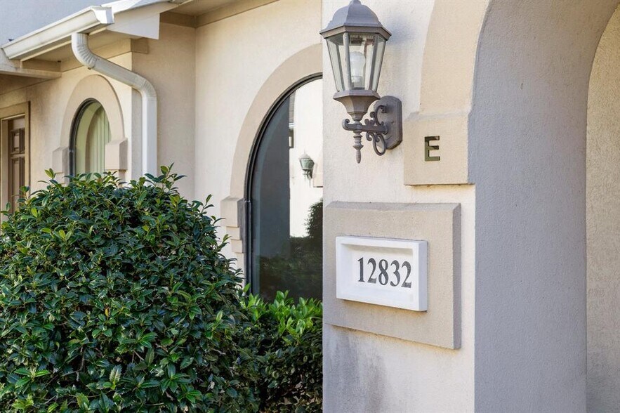 More Photos Of 12832 Willow Centre Dr, Houston Office Residential For Sale