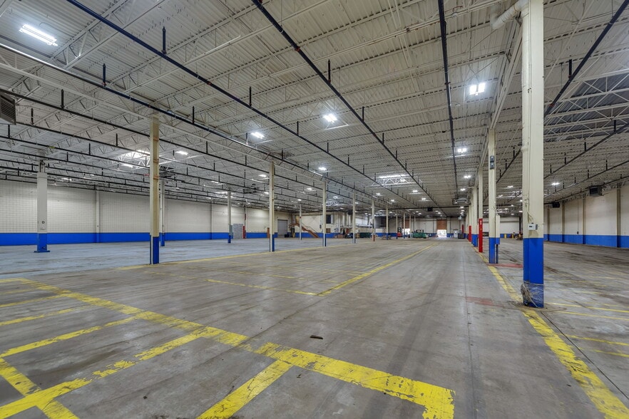 More Photos Of 609 Silver St, Agawam Warehouse For Lease