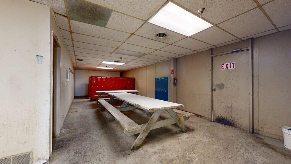 More Photos Of 119 S Washington Ave, Laurel Manufacturing For Lease