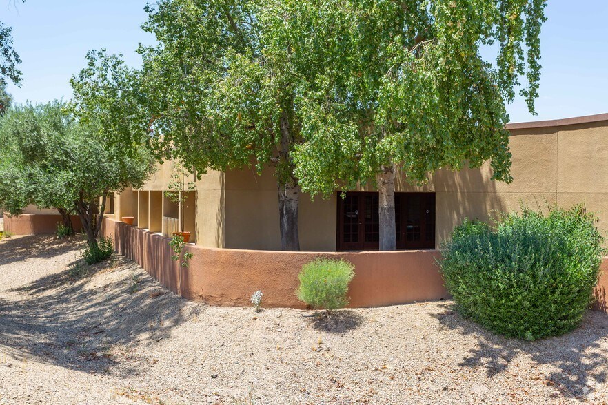 More Photos Of 2990 E Northern Ave, Phoenix Medical For Lease