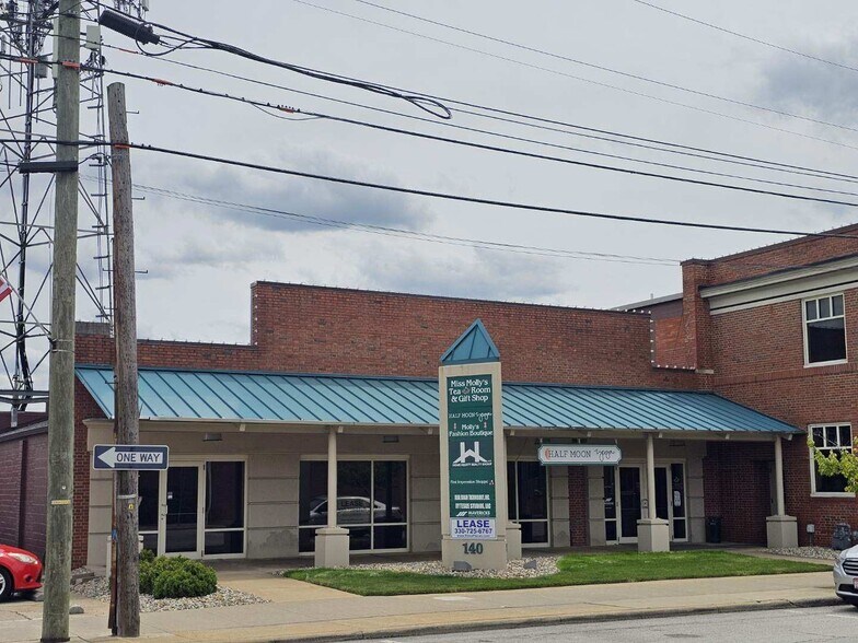 More Photos Of 140 W Washington St, Medina Storefront Retail Office For Lease