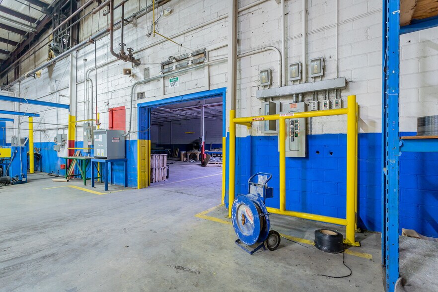 More Photos Of 302 W Cherokee St, LaFayette Warehouse For Sale