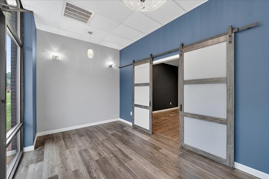 More Photos Of 2055 Blue Spring Rd, Huntsville Storefront Retail Office For Sale