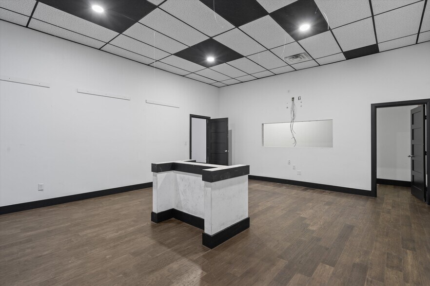 More Photos Of 10203 Old Manchaca Rd, Austin Flex For Lease