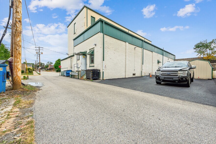 More Photos Of 615 Ligonier St, Latrobe Restaurant For Sale