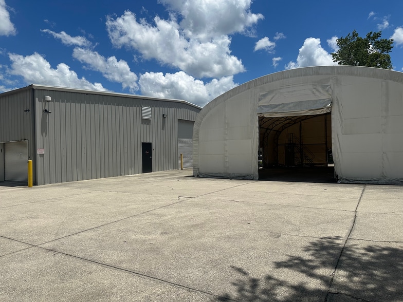 More Photos Of 9624 Sunbeam Center Dr, Jacksonville Warehouse For Sale