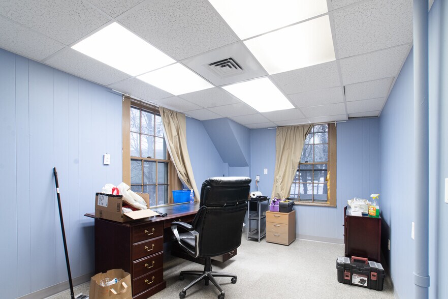 More Photos Of 320-326 Boston Post Rd, Sudbury Storefront Retail Office For Lease