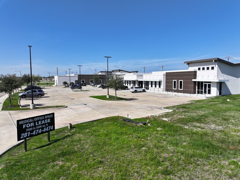 More Photos Of 7228 Medical Center Dr, Texas City Medical For Lease
