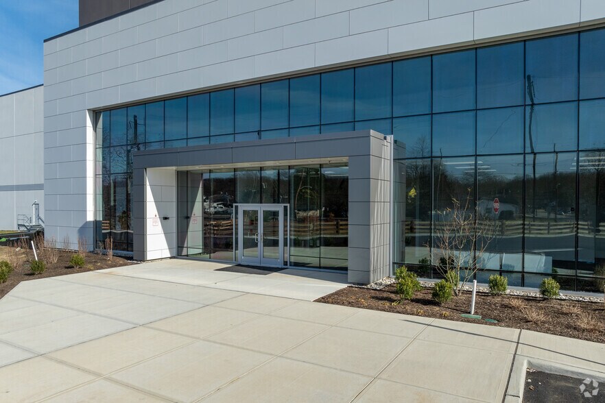 More Photos Of 85 Main St, Spotswood Industrial For Sale