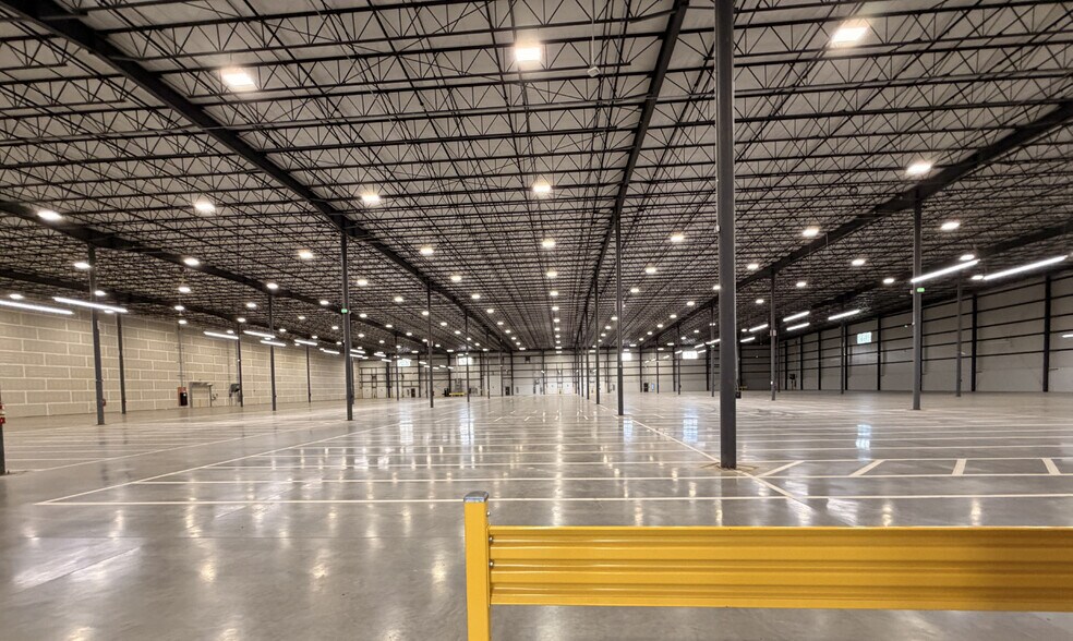 More Photos Of 211 Watkins Rd, Battle Creek Distribution For Lease