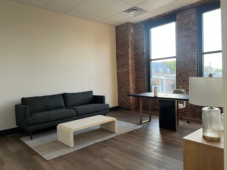 More Photos Of 105 N High St, Winchester Storefront Retail Office For Lease