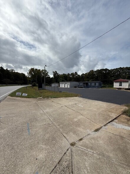 More Photos Of 4392 S Church St, Roebuck Service For Sale