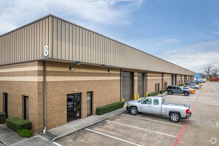 More Photos Of 5829 W Sam Houston Pky N, Houston Unknown For Lease