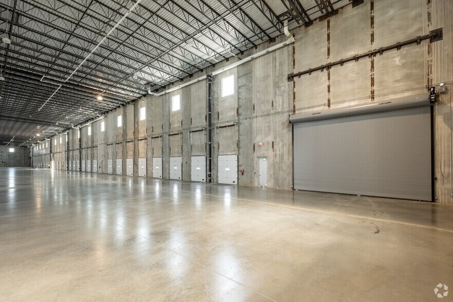 More Photos Of Long Island Expy @ Sills Rd, Medford Distribution For Lease