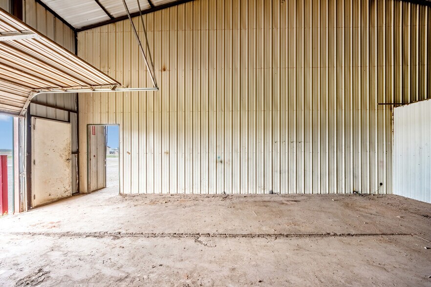 More Photos Of 403 Linwood Plz, Lindsay Warehouse For Sale