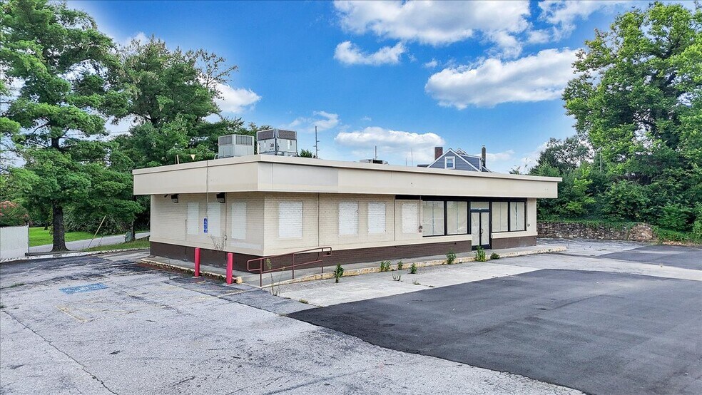 Primary Photo Of 1000 Electric Rd, Salem Convenience Store For Sale