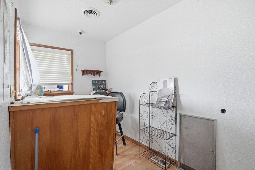 More Photos Of 1209 5th St, Tama Hotel For Sale