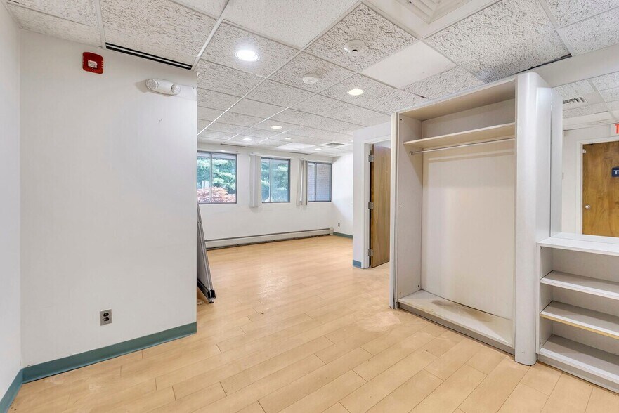 More Photos Of 101-105 Dutch Hill Rd, Orangeburg Office For Sale