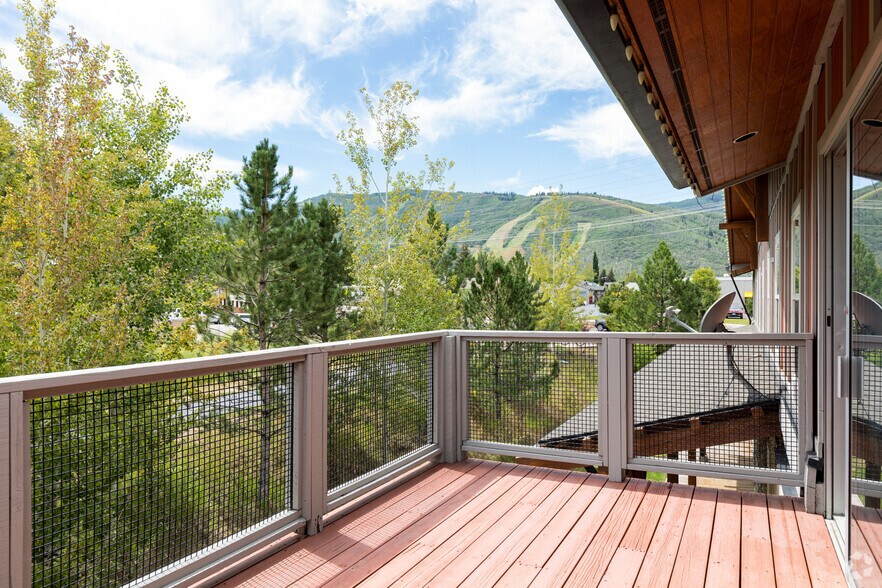 More Photos Of 1790 Bonanza Dr, Park City Office For Sale
