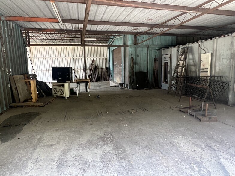 More Photos Of 125 McAdoo Creek Rd, Clarksville Warehouse For Sale