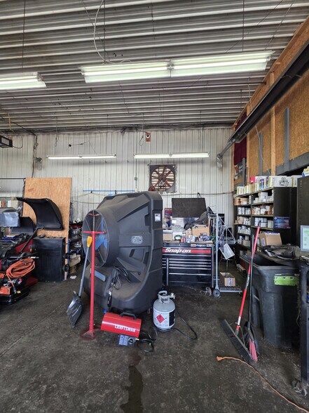 More Photos Of 6401 Thompson Rd, Syracuse Auto Repair For Lease