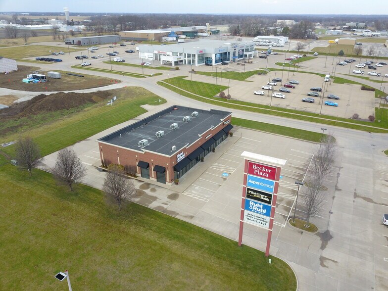 More Photos Of 403 S Gear Ave, West Burlington General Retail For Lease