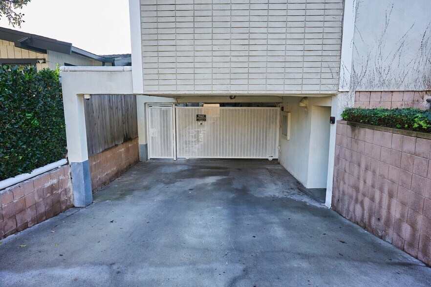 More Photos Of 440 Raymond Ave, Santa Monica Apartments For Sale