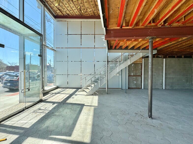 More Photos Of 115 E Main St, Smithtown Storefront For Sale