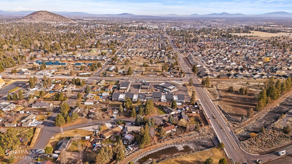 More Photos Of 21185 Reed Market Rd, Bend Storefront Retail Office For Lease