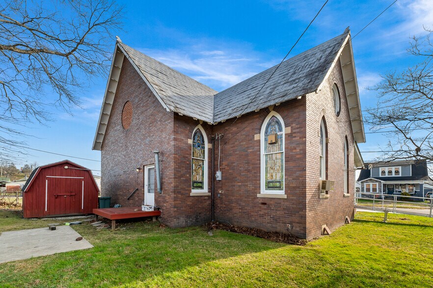 More Photos Of 729 Mason St, Milton Office For Sale