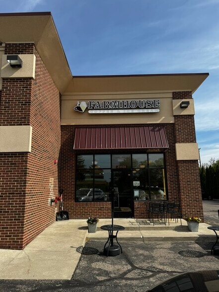 More Photos Of 29950-29970 W 12 Mile Rd, Farmington Hills Storefront Retail Office For Lease