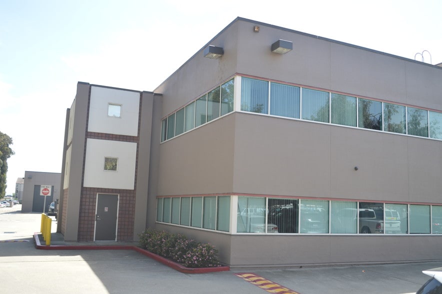 More Photos Of 1435-1475 Huntington Ave, South San Francisco Showroom For Sale