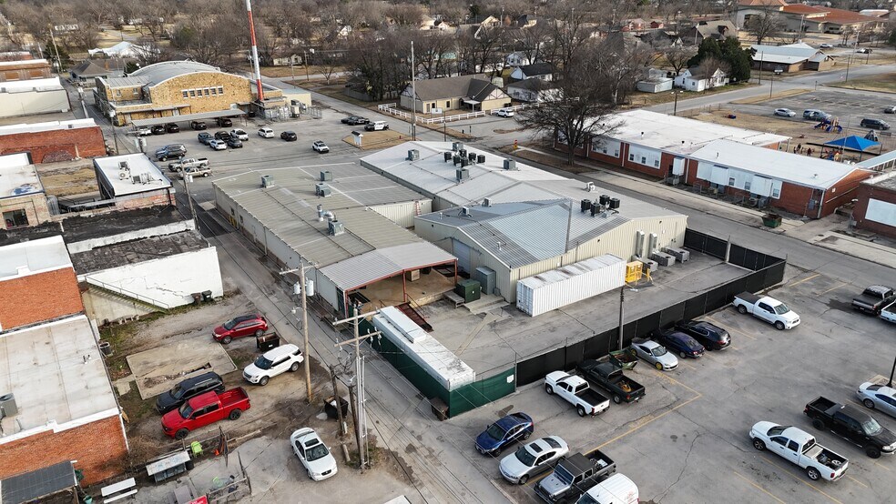 More Photos Of 114 S A St, Skiatook Warehouse For Sale