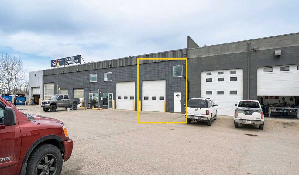 More Photos Of 717 Westlake Rd, Strathmore Flex For Lease