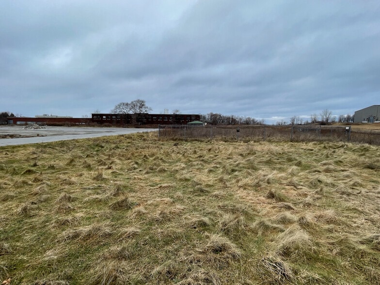 More Photos Of 91 Michell St, Oswego Warehouse For Sale