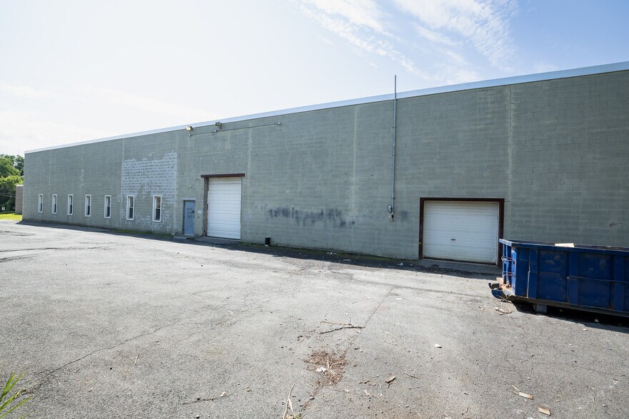 More Photos Of 12 Elmwood Rd, Menands Distribution For Lease