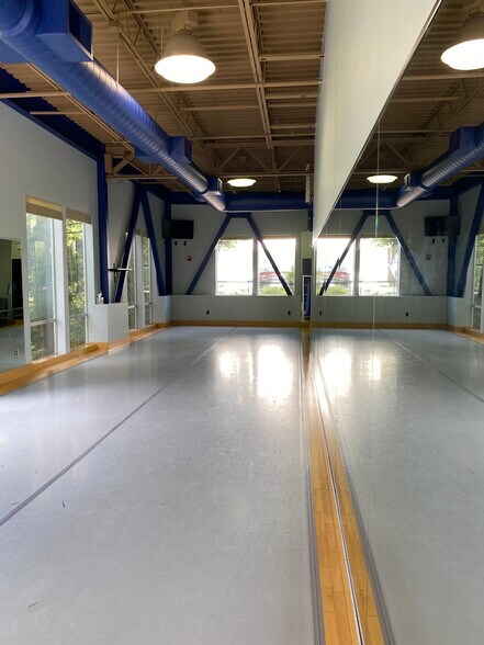 More Photos Of 14703 1st Ln NE, Duvall Office For Sale