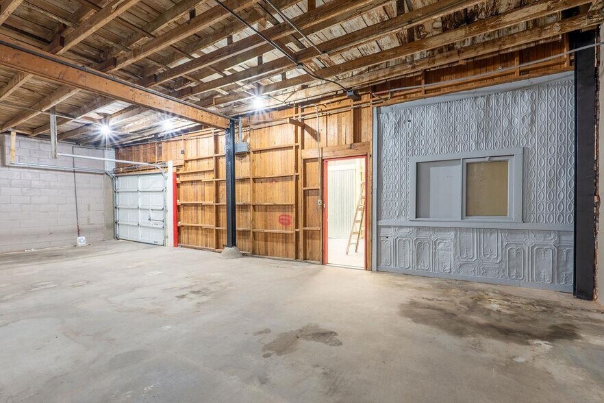 More Photos Of 116-118 S Union Ave, Shawnee Showroom For Sale