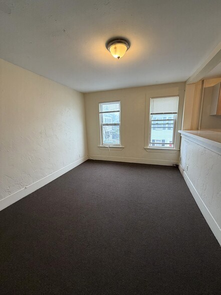 More Photos Of 8 Exchange Ct, Waltham Multifamily For Sale