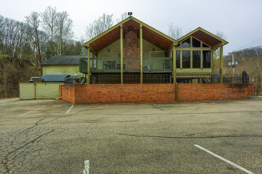 More Photos Of 634 Camp Horne Rd, Pittsburgh General Retail For Sale